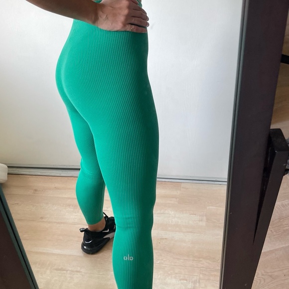 Alo Yoga Ribbed High-Waist 7/8 Blissful Legging – Green Emerald – XS - Picture 4 of 7